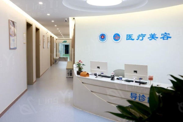 河南郑州第二中医院整形科怎么样？ 看口碑评价不错，但不知道收费贵不