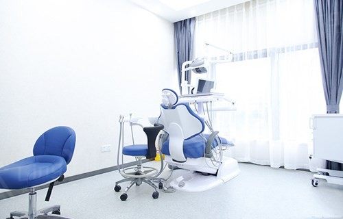 重庆牙博士口腔医院口腔正畸隐形无托槽矫正价格表2025：隐形无托槽矫正22000元起 - 自由舒适！