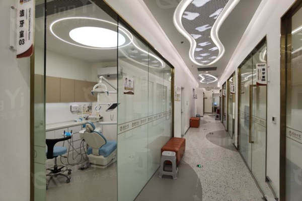 广州德伦口腔收费标准公开：瞧瞧牙齿美白、补牙、拔牙价格几何