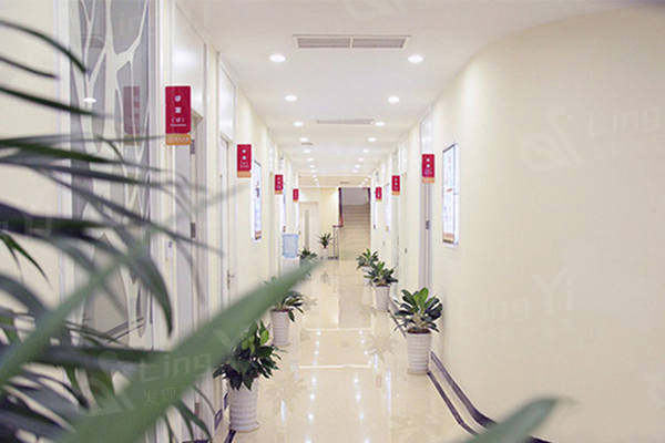 广州广大口腔医院口腔修复全口义齿价格表2025：全口活动义齿3000元起，全口种植义齿80000+ - 恢复咀嚼！