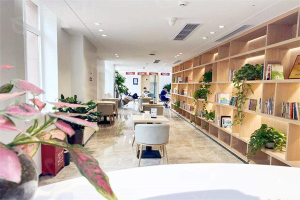 济南弗莱堡口腔医院收费价格表调整：正规医院种牙 洗牙拔牙镶牙正畸费用不高