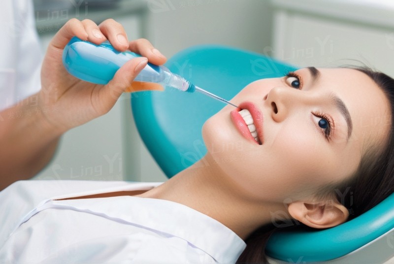 头发染后干枯用蛋白发膜，每周 1 次补充发丝营养​