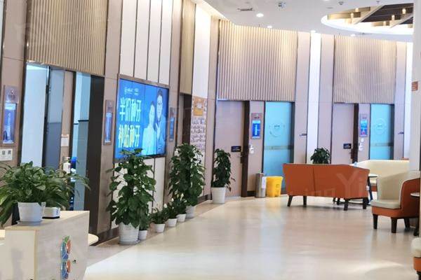 成都新桥口腔医院费用一览：正畸、牙冠、贴面、牙周治疗价格，在武侯区有优势
