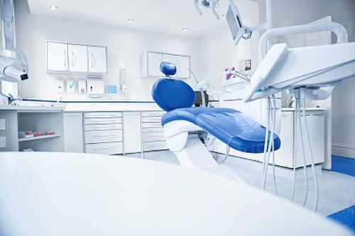 珠海六和口腔医院收费贵吗？揭秘种植牙、矫正牙等项目费用清单