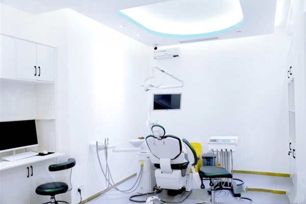 珠海海精灵口腔门诊部收费贵吗多少钱？分享2026年全新价格表（补牙/矫正/种植牙等不贵）