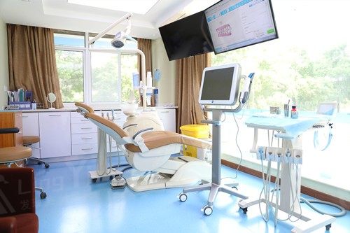 长沙牙大夫口腔医院收费价格表更新：看正规医院种植牙正畸烤瓷牙多少钱