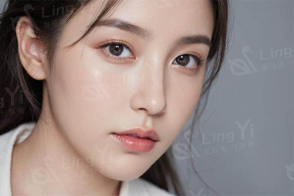 胸型不满意？隆胸手术全解析，靠谱美容不是梦