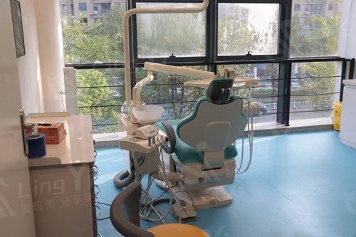 绍兴柯桥牙科医院收费价格不贵：种植牙2420元起/矫正8700元起/拔牙28元起