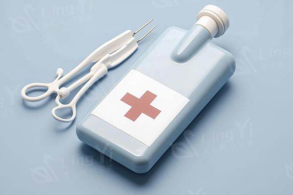 如何让睫毛卷翘一整天？从夹睫毛到烫睫毛器的全解析。