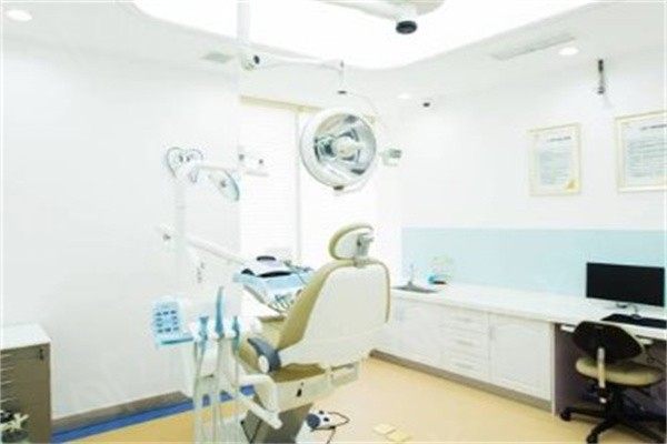 潍坊华贝口腔医院看牙要花多少？考察得知价格合理值得信赖