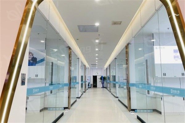 山东临沂柏瑞口腔门诊部种植牙多少钱？2025年韩国登腾3000元起，美国皓圣4500元起！