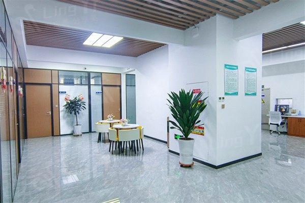 网友问银川市金凤区牙季口腔诊所看牙收费高不高？查实收费透明且价格很亲民