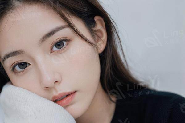 鼻基底凹陷影响颜值咋改善？填充材料选择与效果优势速看