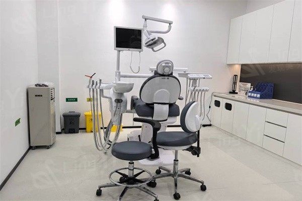 谁知道新疆胡杨河牙洁士口腔门诊部看牙坑人吗？查实收费低且好评率高