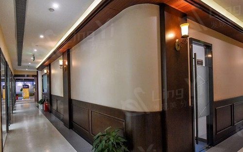 上海拜博口腔收费贵吗？揭秘种植牙、矫正牙等项目费用清单