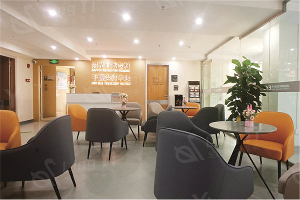 茂名爱尔眼科医院正规吗?资质正规可查,技术先进设备超一流 茂名爱尔眼科医院正规吗?资质正规可查,技术先进设备超一流