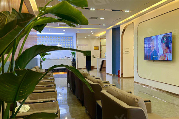 郑州二七圣熙格兰医疗美容门诊部眼修复收费高不高？查实收费透明且医生技术牛