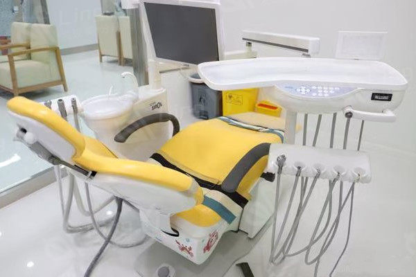 2026年重庆红土地团圆口腔医院收费标准，种植牙2600+拔牙99+镶牙1090元起